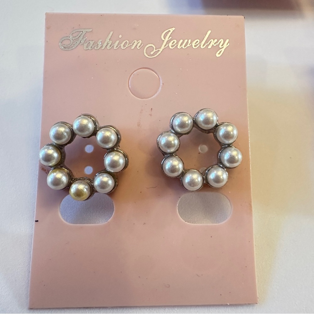 Korean Fashion 4 Pairs Pearl Trim/Rhinestones/Bow/heart/love Stud Earrings Brea - Picture 3 of 6
